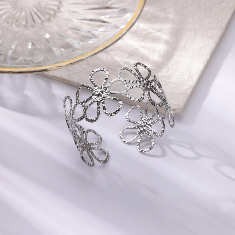 Elegant Blomformad Manschettarmband – Rostfritt stål Guldfärg & Silverfärg