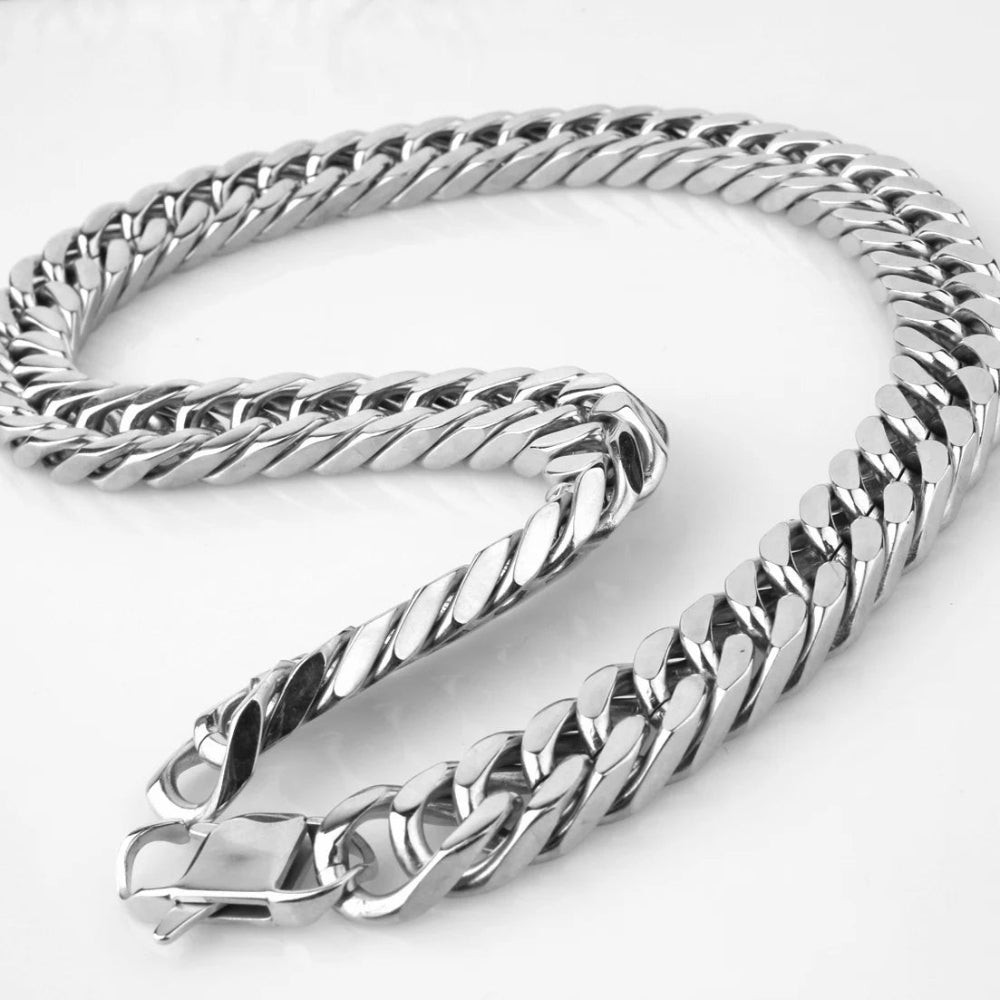 Robust & elegant: Kubanskt kedjehalsband i bred 17 mm design