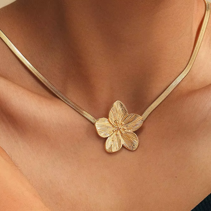 Neo guldfärgat smyckesset i rostfritt stål med halsband och blomörhängen