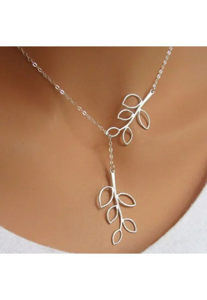 Ett stilrent och Elegant Halsband Löv med Grenar Silver färg