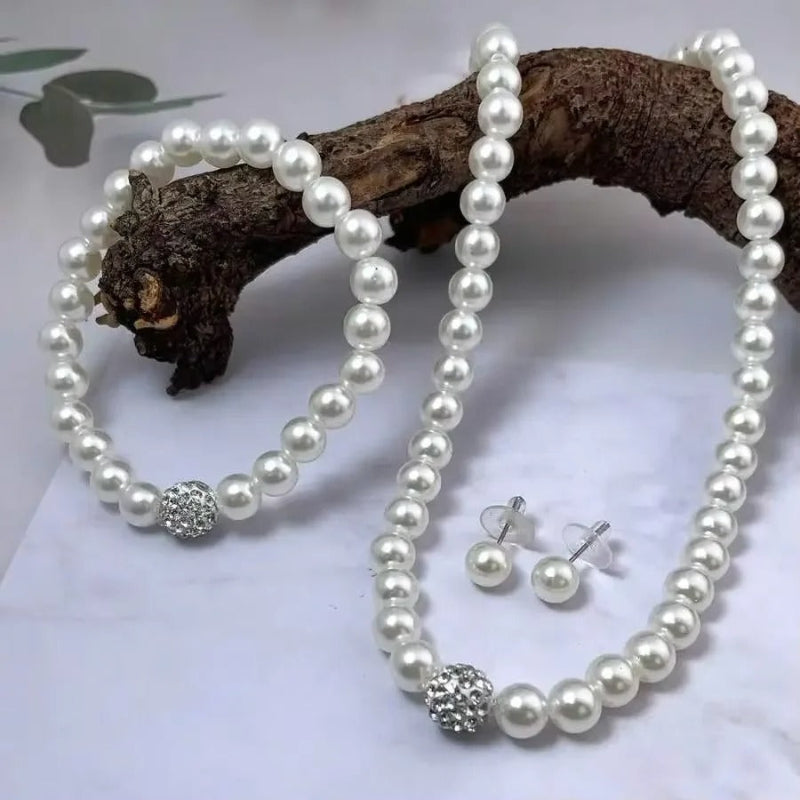 3‑delat smyckeset med imitationpärlor: halsband, armband och örhängen, silverfärg, kristalldetaljer, elegant