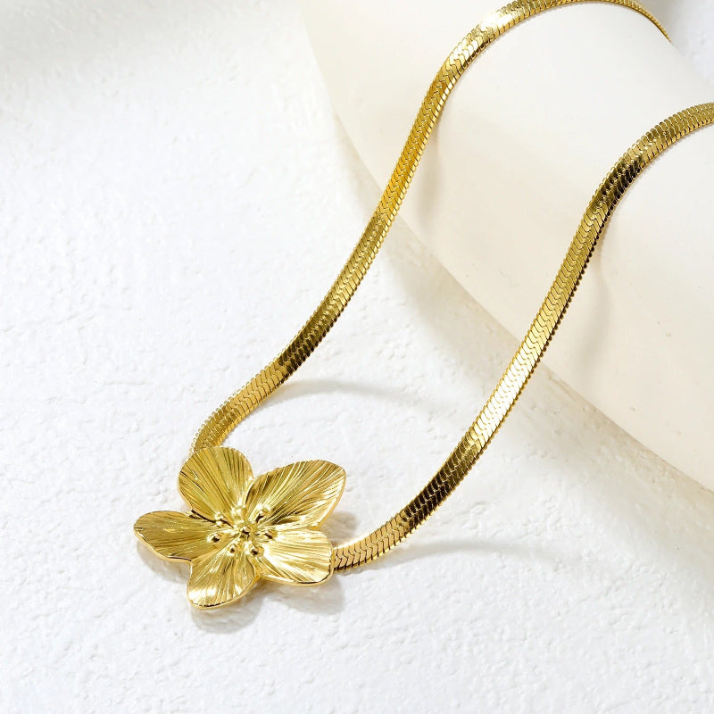 Neo guldfärgat smyckesset i rostfritt stål med halsband och blomörhängen