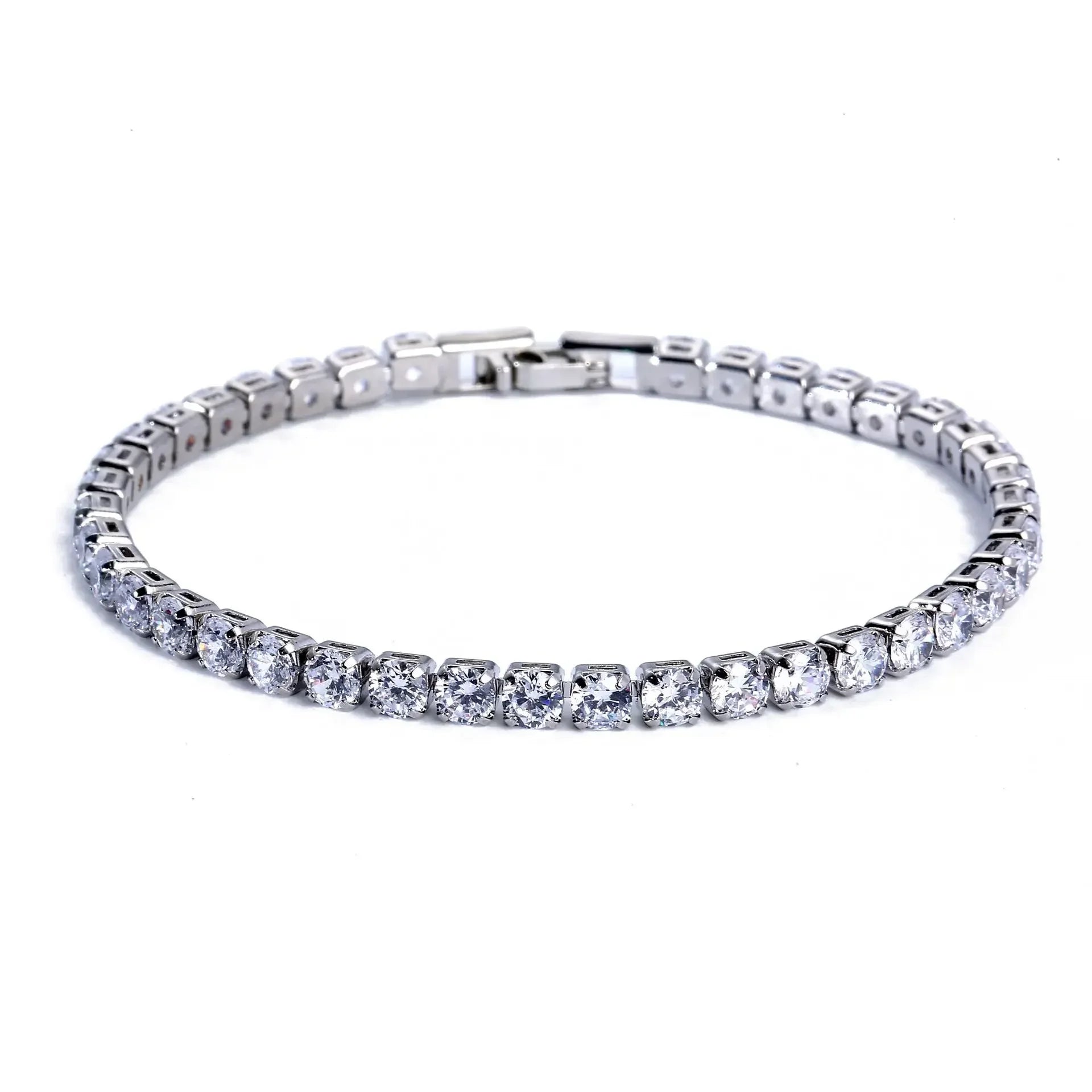 4MM Hiphop Iced Out armband med Cubic Zirconia B – Glittrande Smycke för Kvinnor & Män